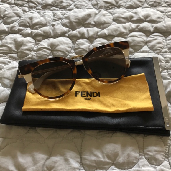 Fendi Tortoise Retro Metropolis Sunglasses🐢 - Picture 2 of 8